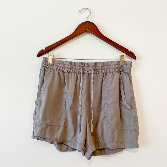 Olive Green Shorts Size Large NWOT - Picture 1 of 4